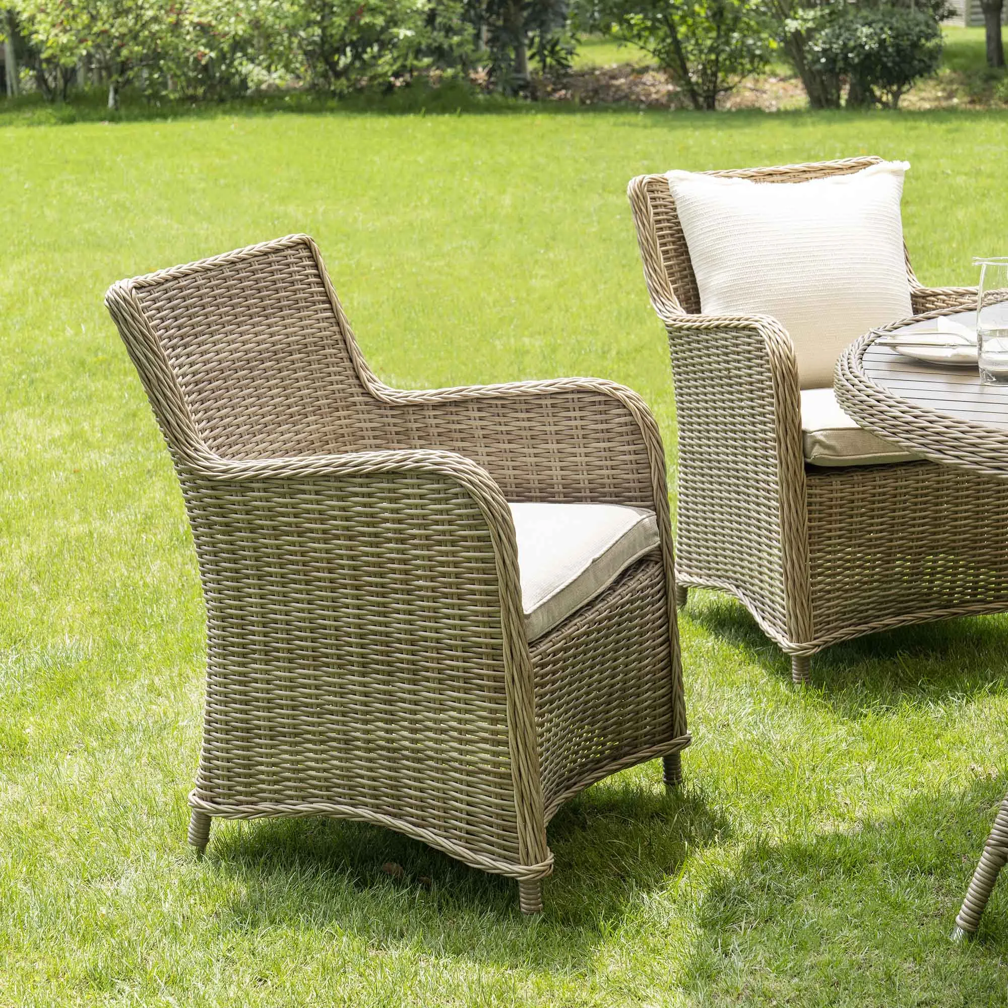 Hampshire 6-Seater Round Wicker Rattan Dining Set with Lazy Susan & Ice Bucket, Natural